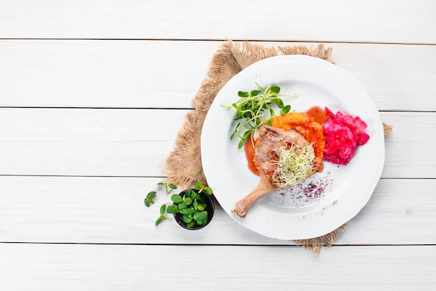 Тарелка с красивым блюдом